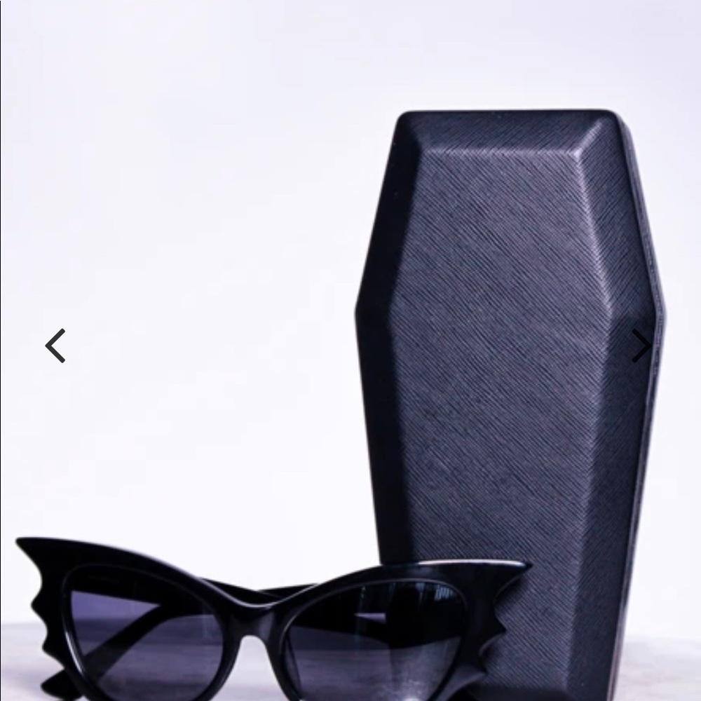 La Femme En Noir Bat Glasses NO CASE